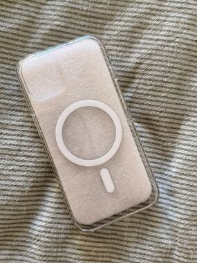 Clear MagSafe-Compatible iPhone 13 Case with White MagSafe Ring